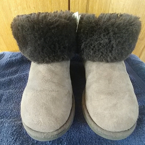 Authentic UGG Chocolate Cls Short Boots sz7 - Picture 5 of 6